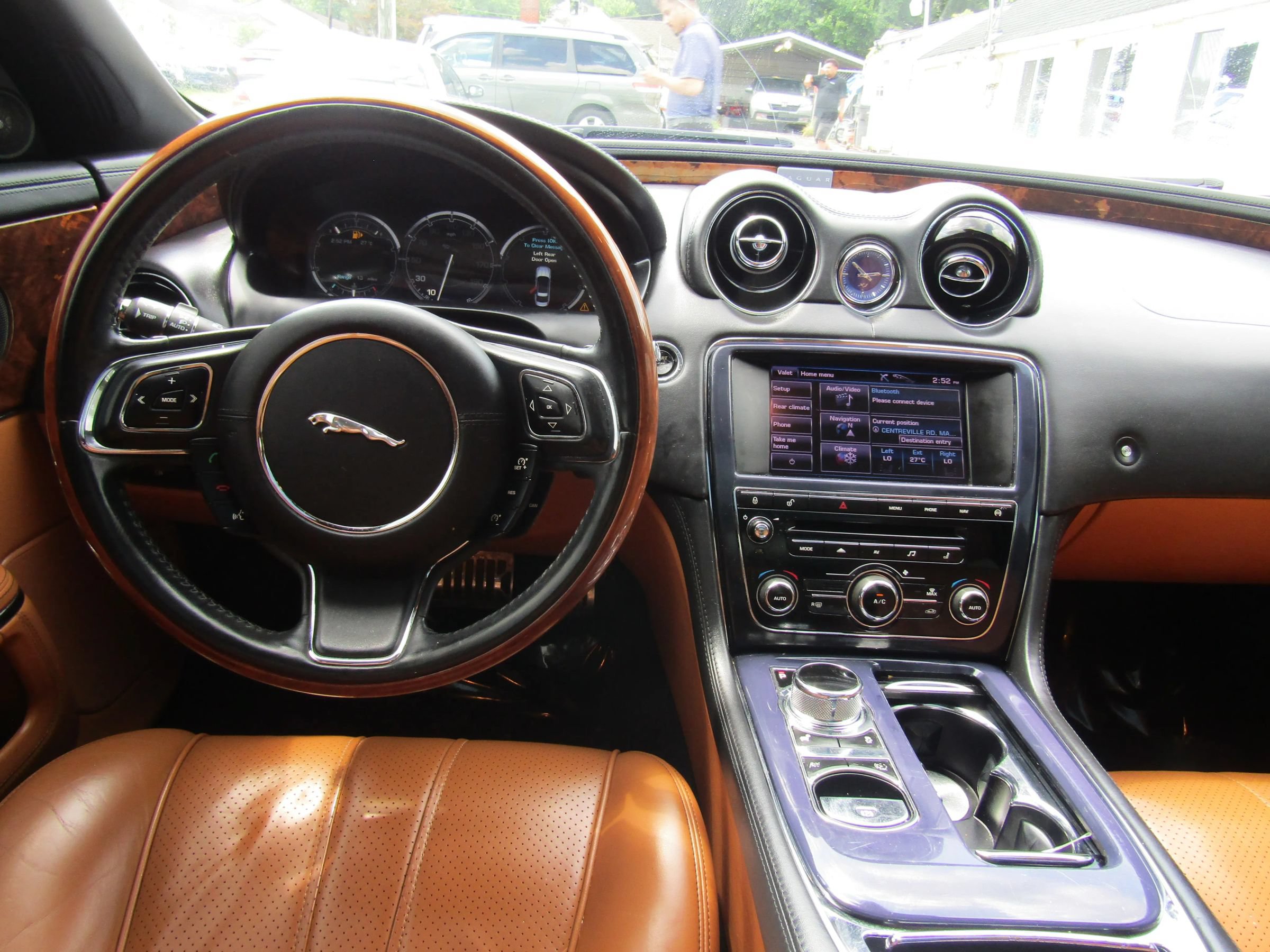 Used 2013 Jaguar XJ L Supersport RWD image 27
