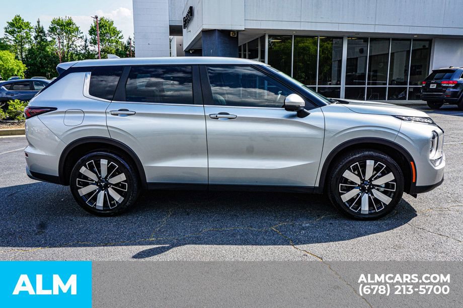 Used 2025 Mitsubishi Outlander SE FWD image 9