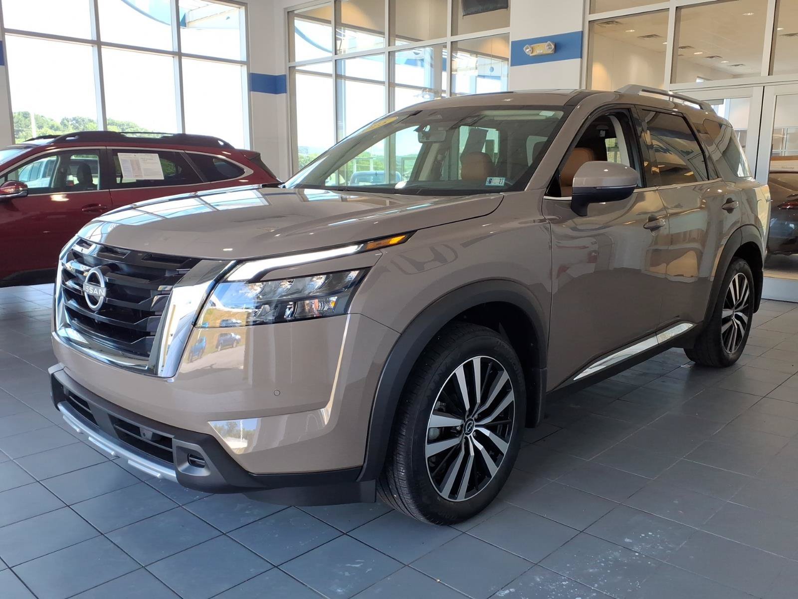 Used 2025 Nissan Pathfinder Platinum AWD/4WD image 7
