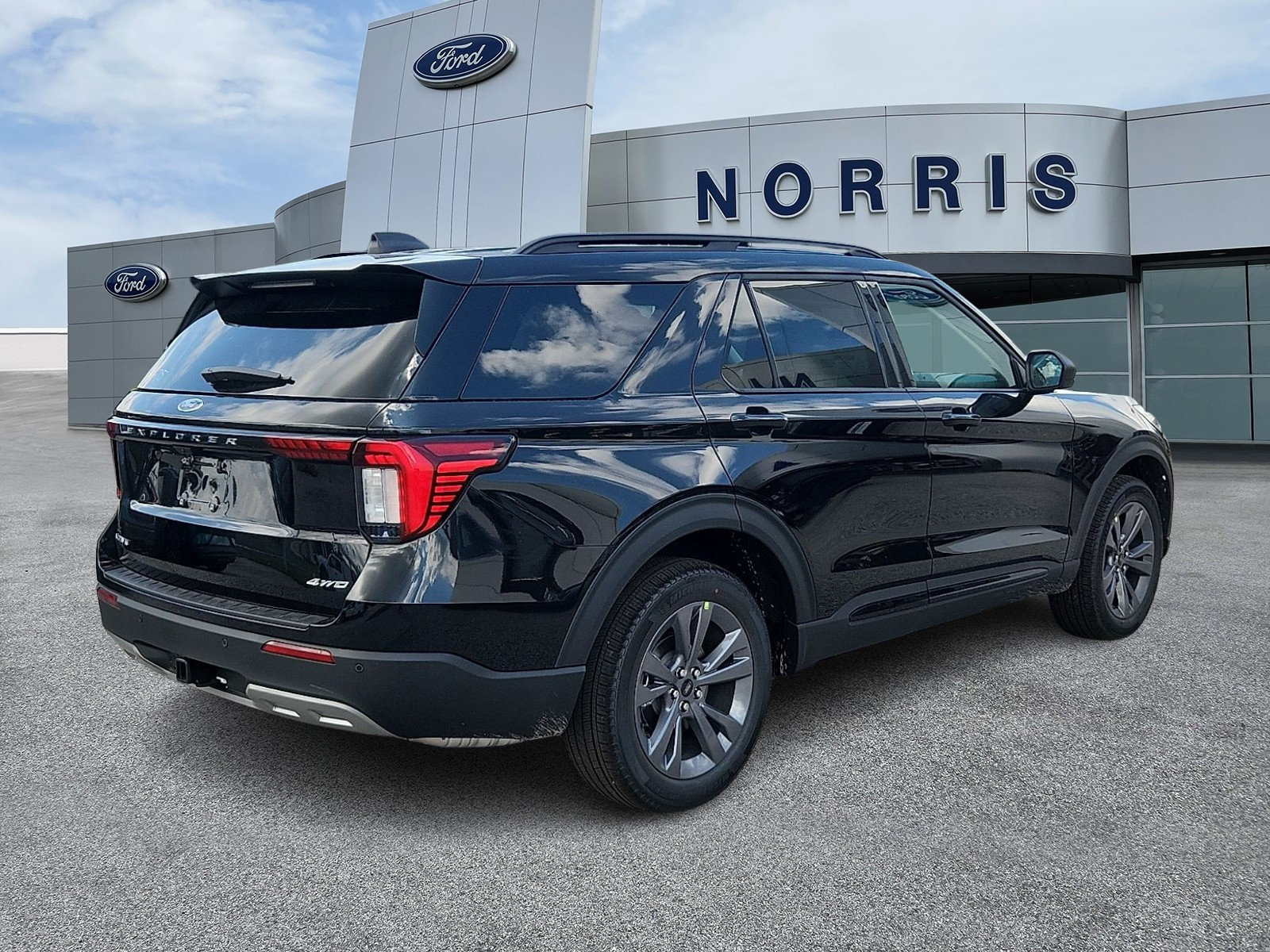 New 2026 Ford Explorer Active w/ Active Comfort Package AWD/4WD image 4