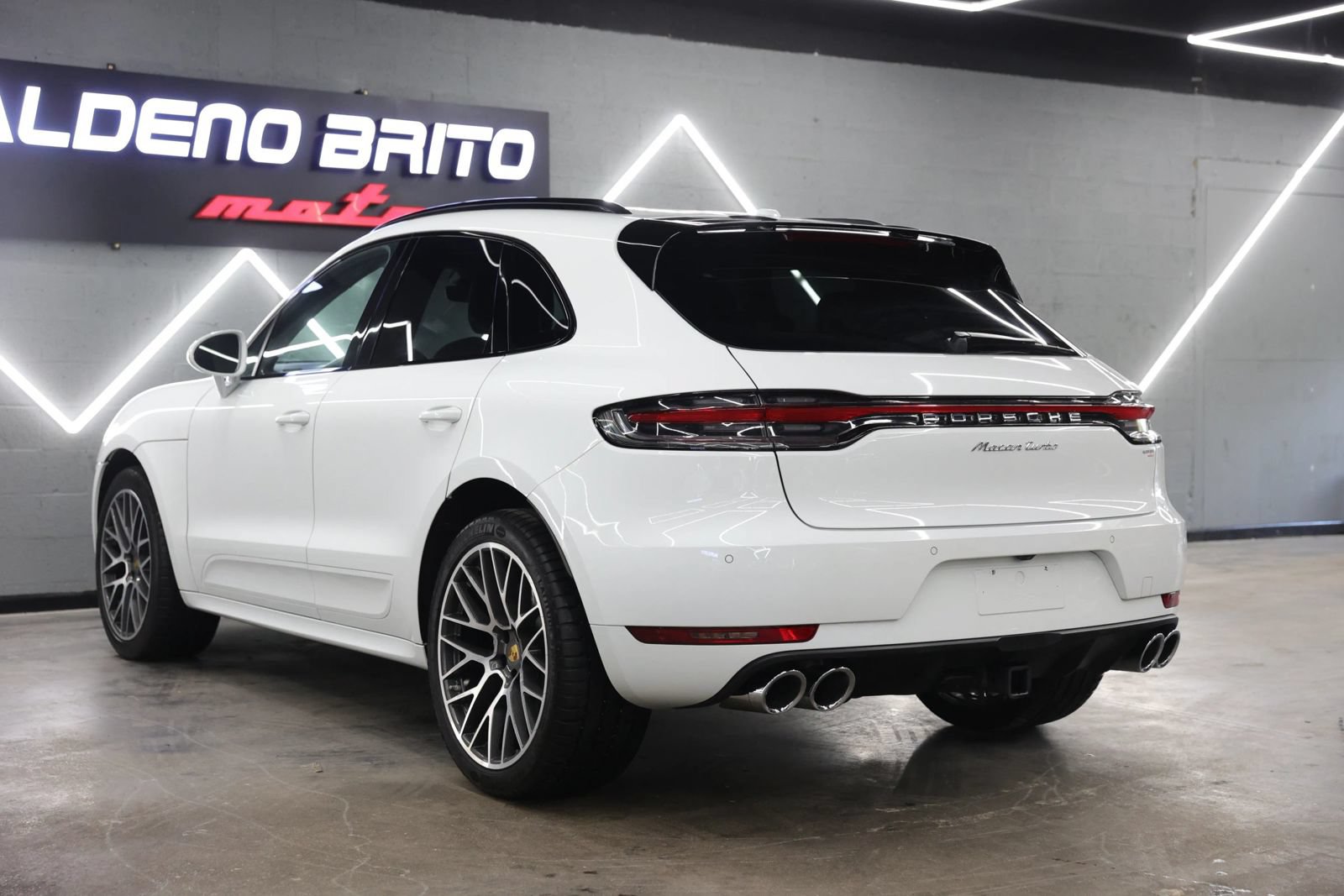 Used 2020 Porsche Macan Turbo AWD/4WD image 24