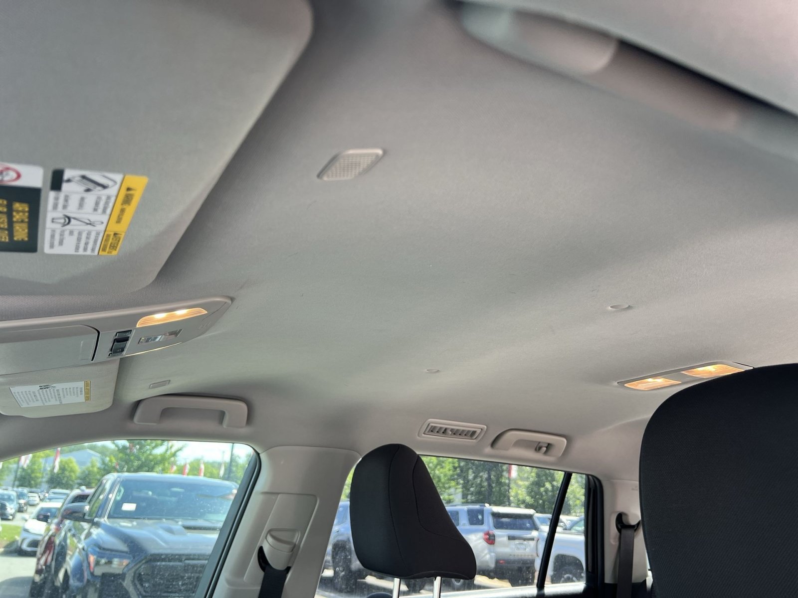Used 2023 Toyota Highlander LE AWD/4WD image 25
