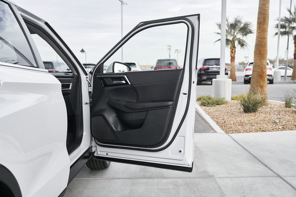 Used 2023 Mitsubishi Outlander SE image 11