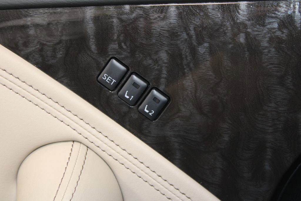 Used 2024 Nissan Armada Platinum w/ Captain's Chairs Package image 44