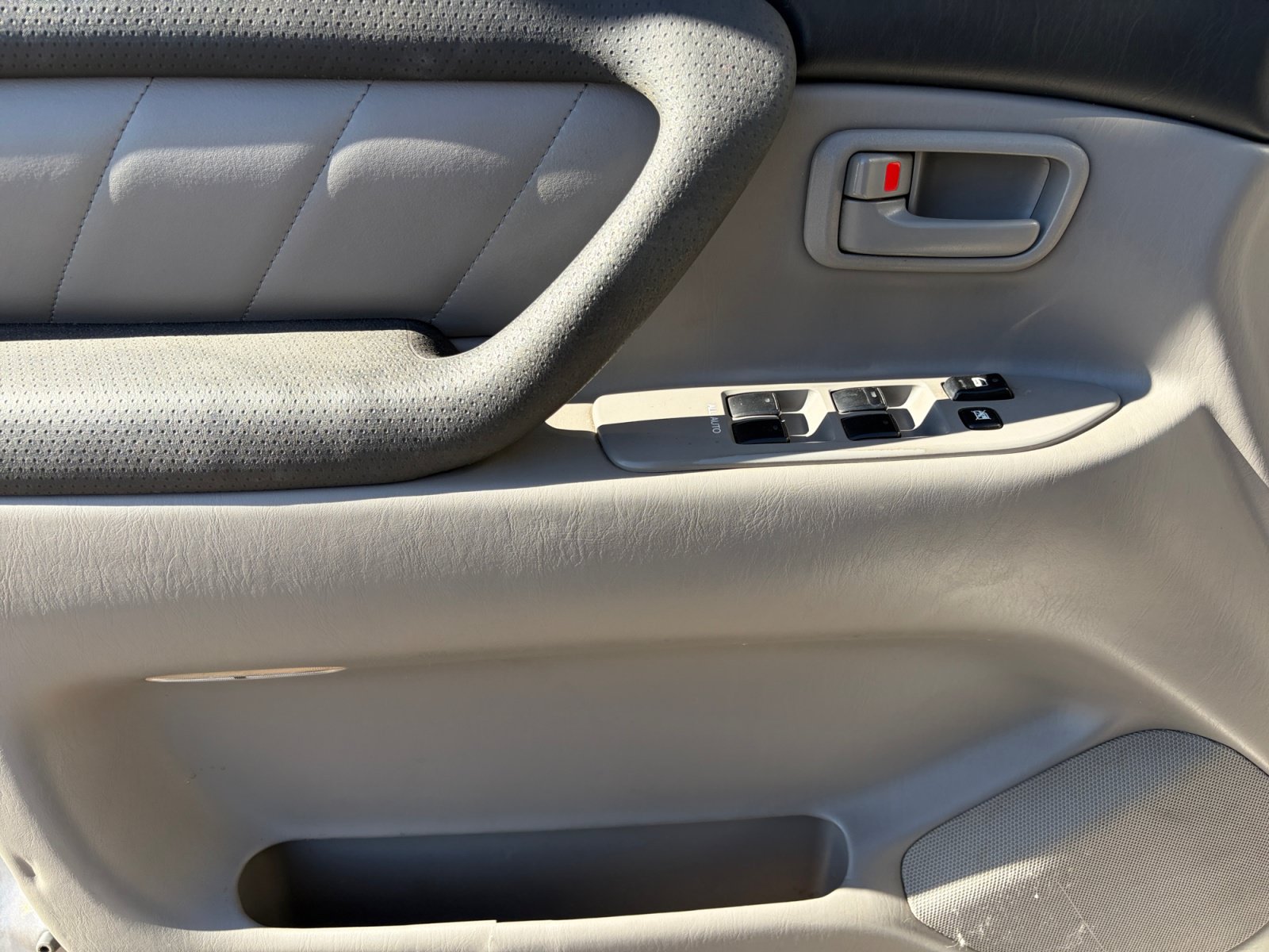 Used 2003 Toyota Land Cruiser AWD/4WD image 12