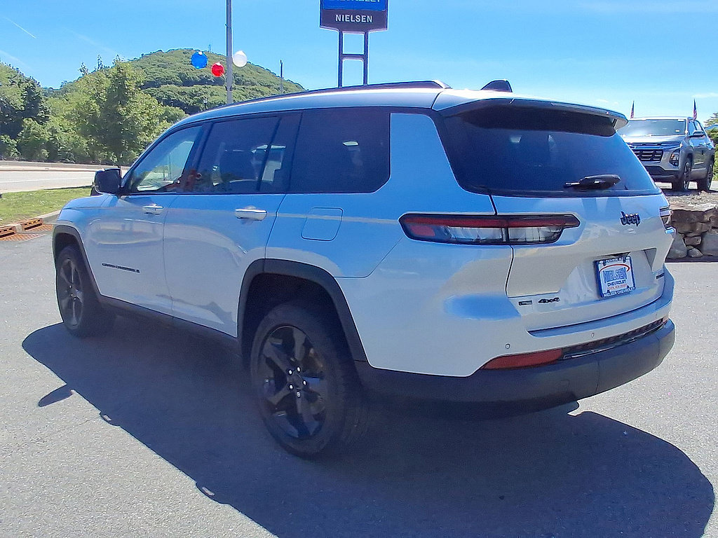 Used 2022 Jeep Grand Cherokee L Limited w/ Black Appearance Package AWD/4WD image 22