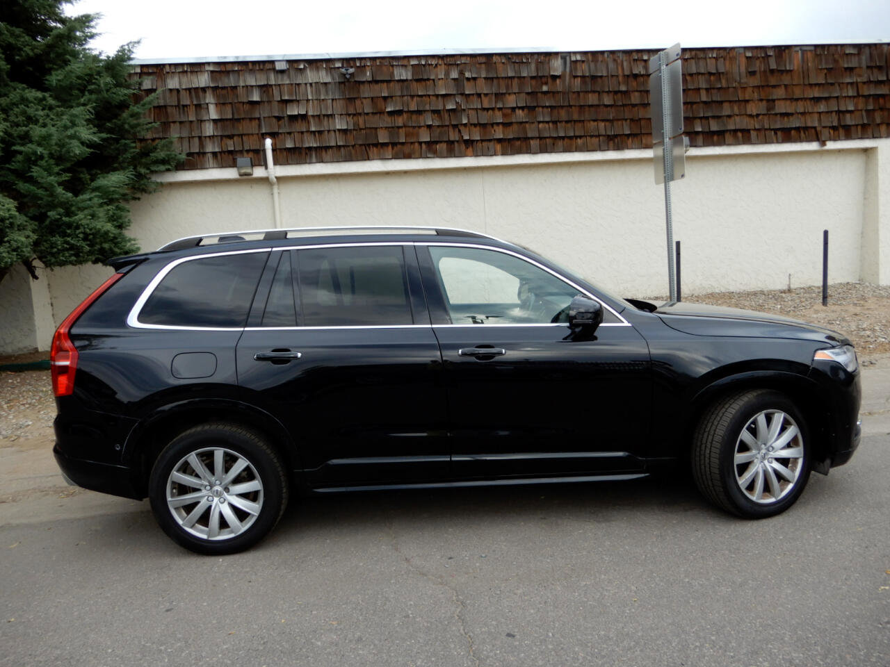 Used 2019 Volvo XC90 T6 Momentum w/ Advanced Package image 4