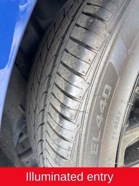 Used 2025 Toyota Camry SE w/ Convenience Package image 19