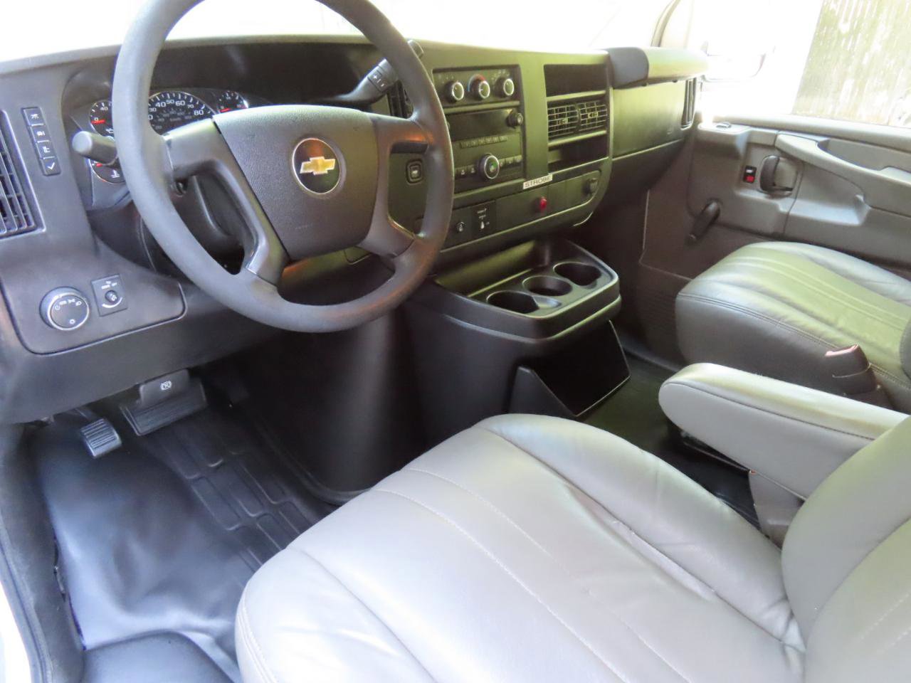Used 2013 Chevrolet Express 2500 RWD image 5