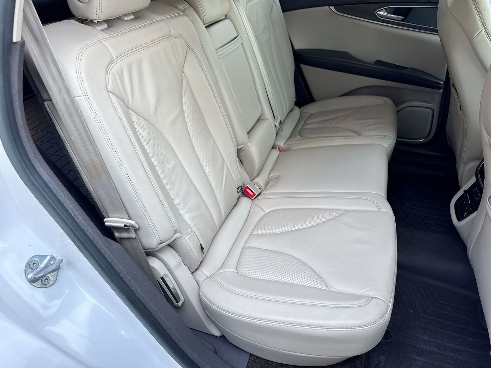 Used 2016 Lincoln MKX Select w/ Climate Package image 21