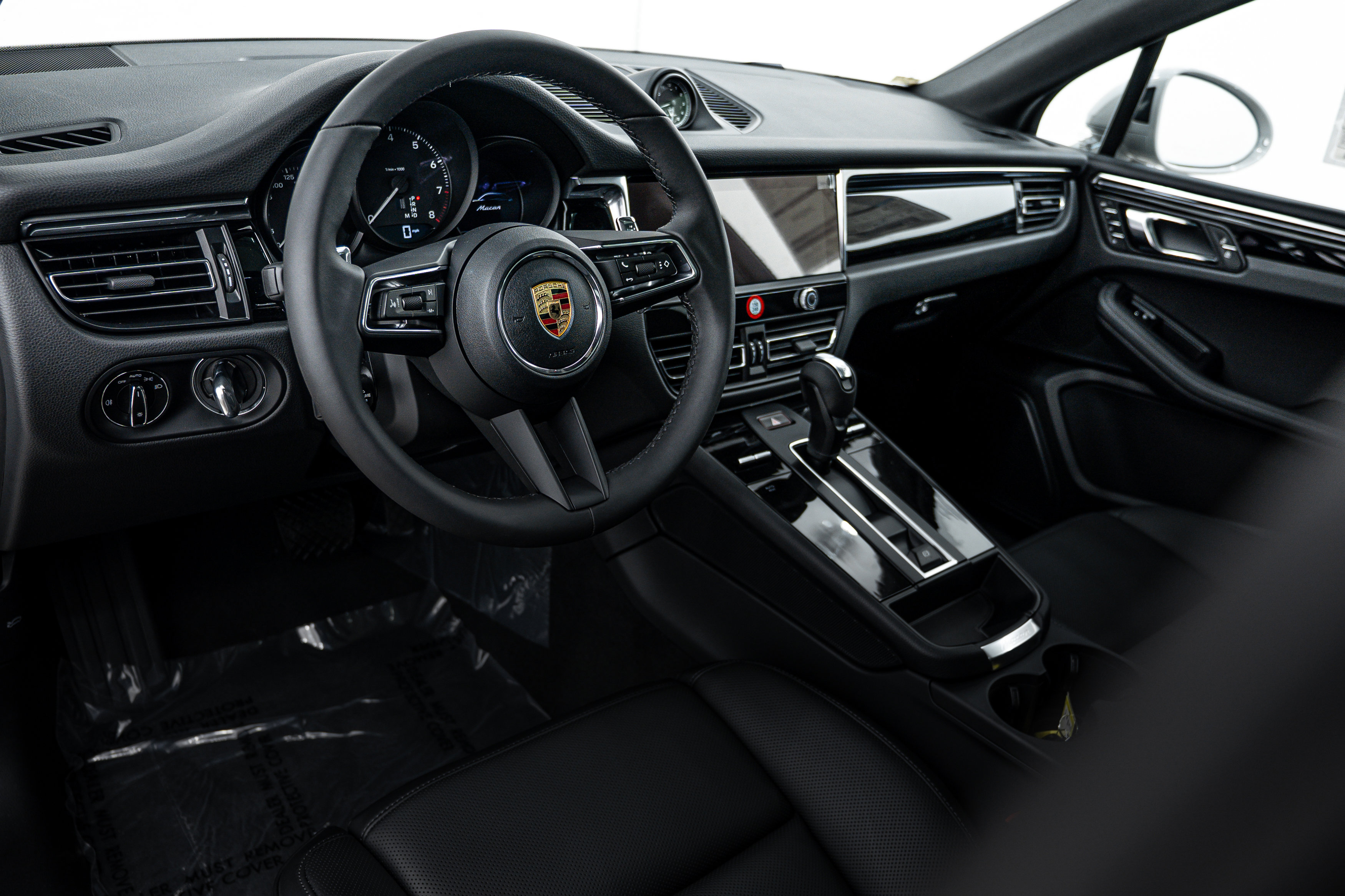 Certified 2026 Porsche Macan image 4