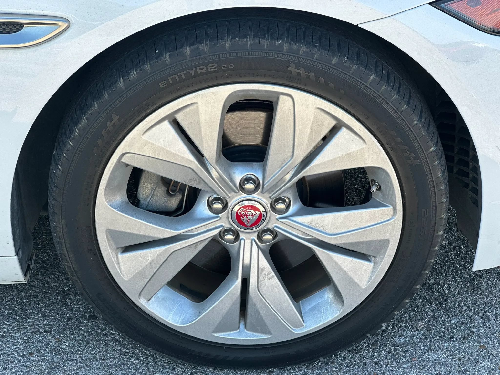 Used 2020 Jaguar XE S RWD image 27
