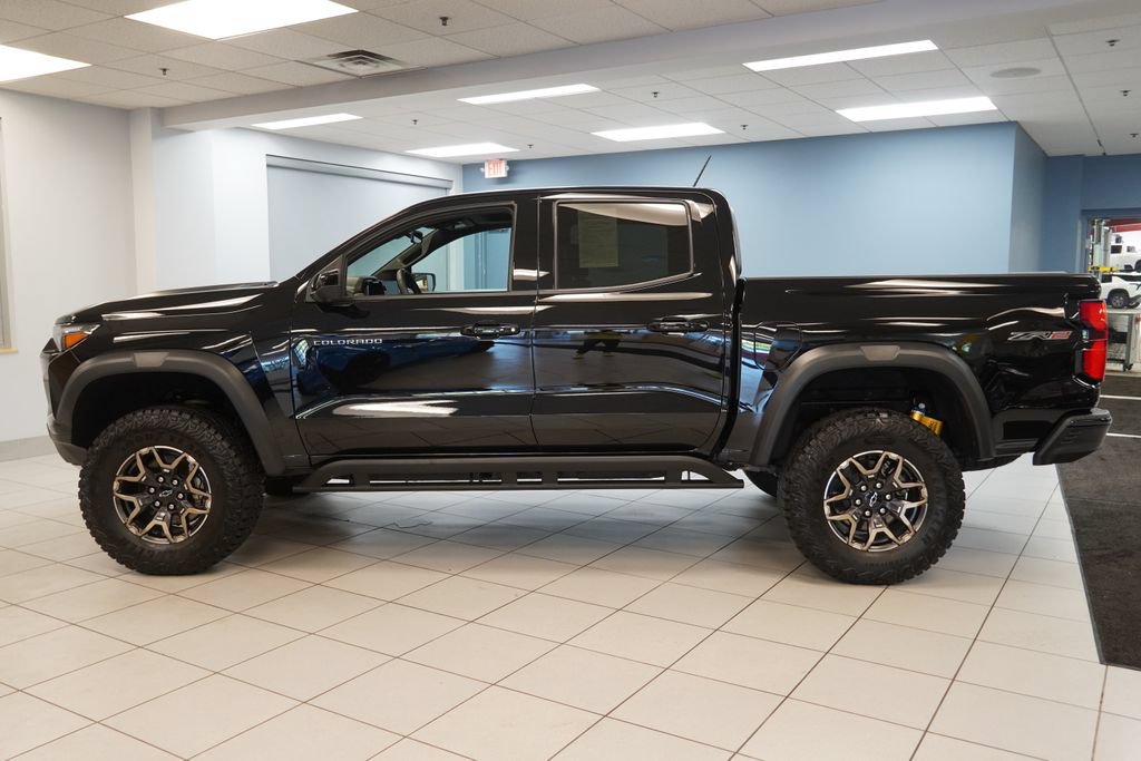 Used 2023 Chevrolet Colorado ZR2 w/ ZR2 Convenience Package III AWD/4WD image 2