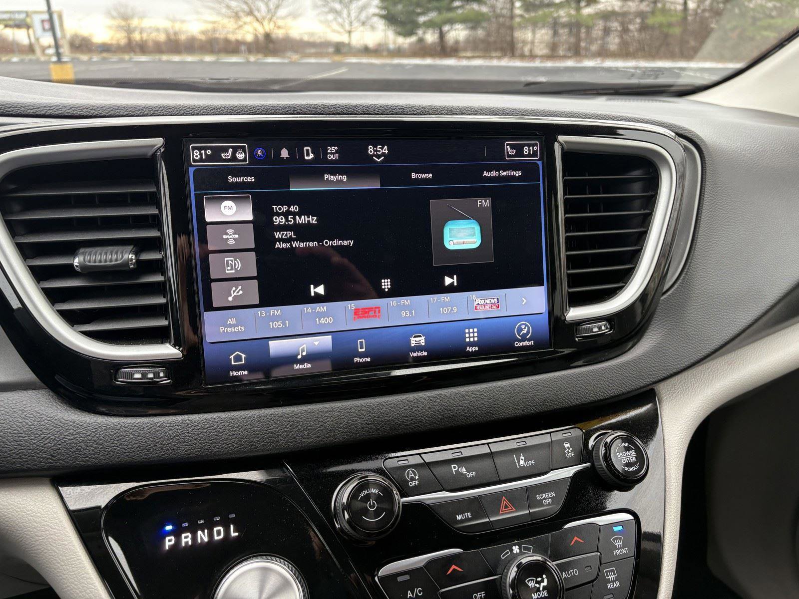 Used 2024 Chrysler Pacifica Touring-L image 17