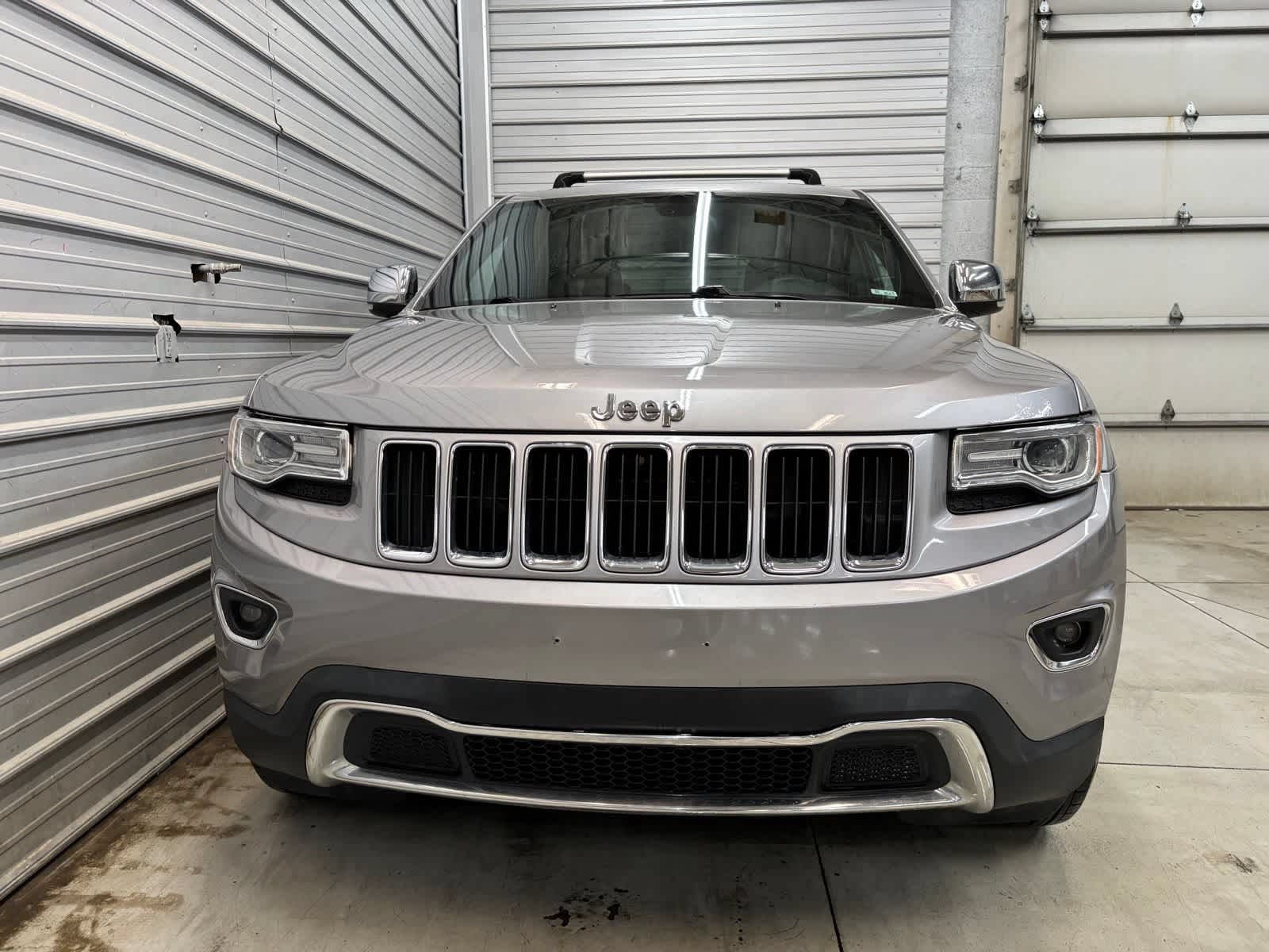 Used 2016 Jeep Grand Cherokee Limited w/ Luxury Group II AWD/4WD image 2