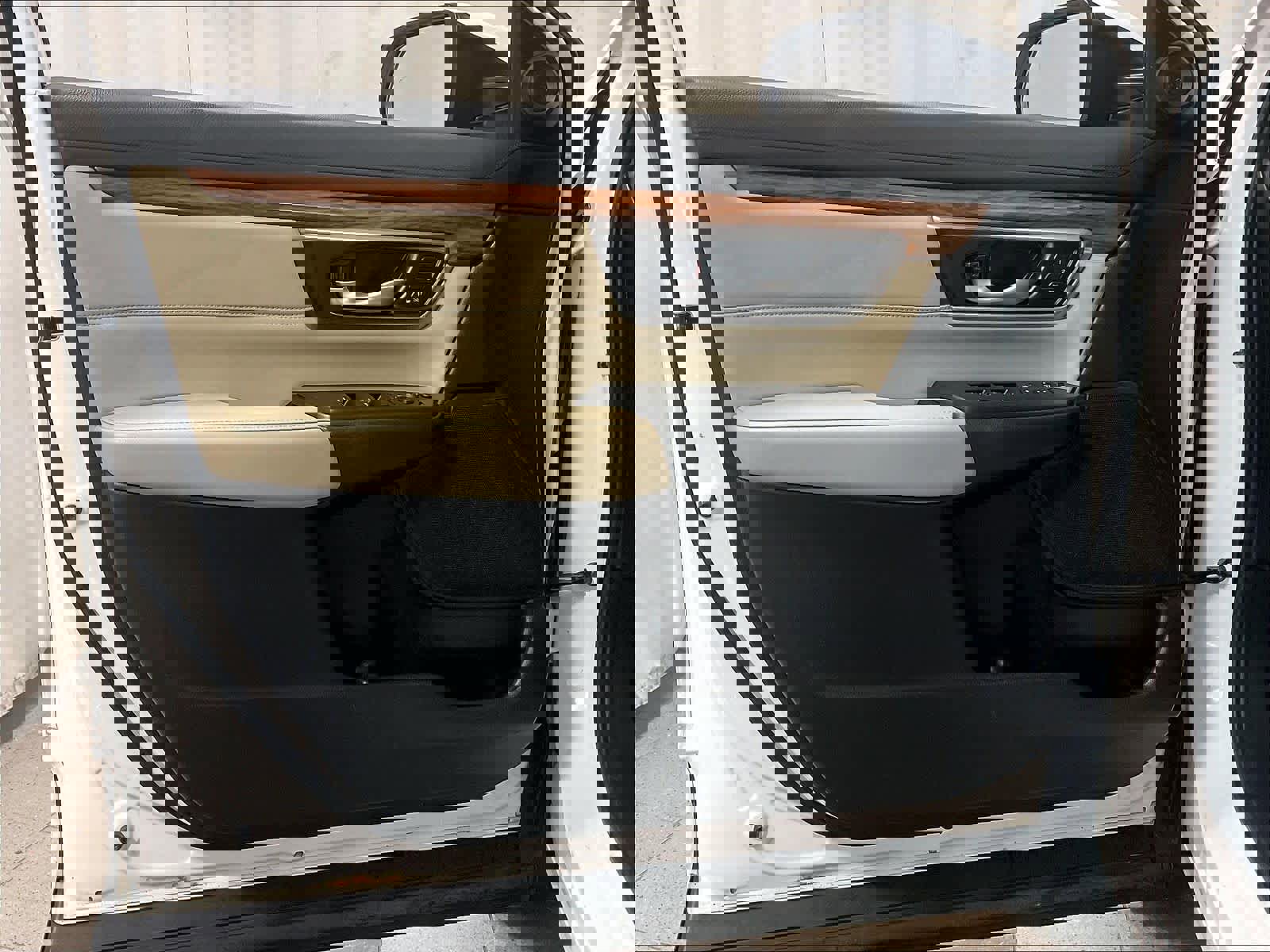 Used 2022 Honda CR-V Touring image 9