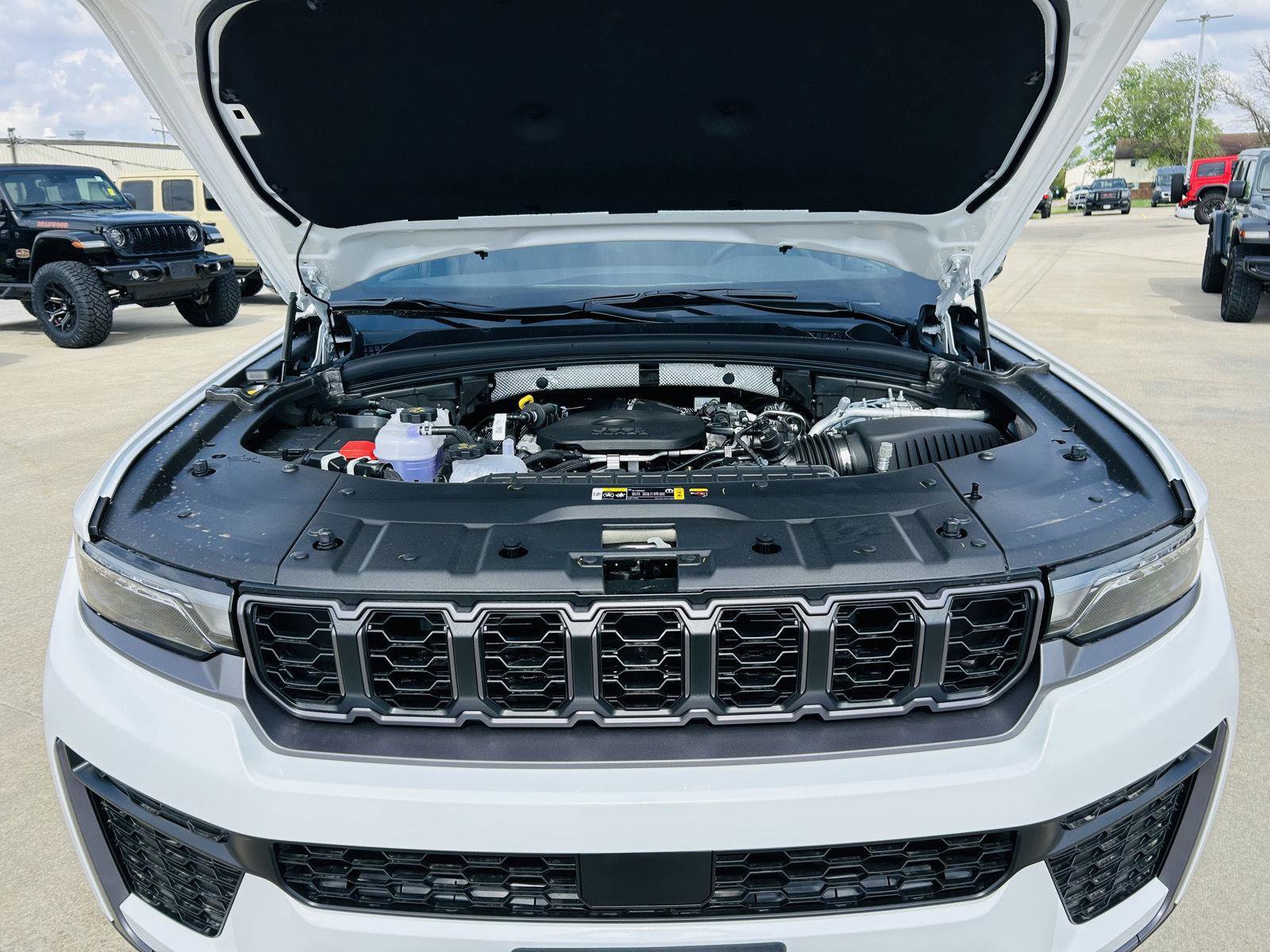 New 2026 Jeep Grand Cherokee Altitude AWD/4WD image 43