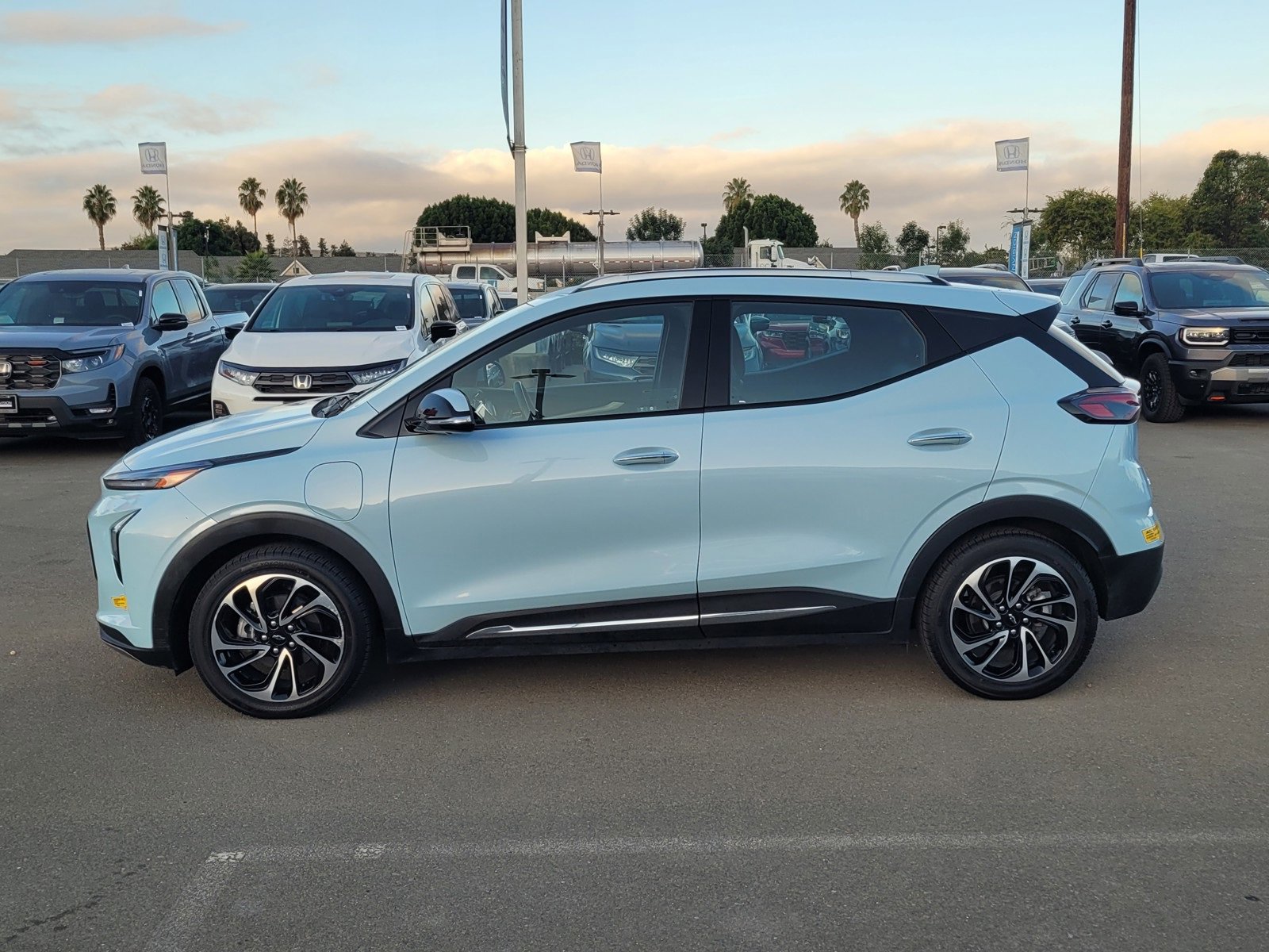 Used 2022 Chevrolet Bolt EUV Premier w/ Sun & Sound Package image 8