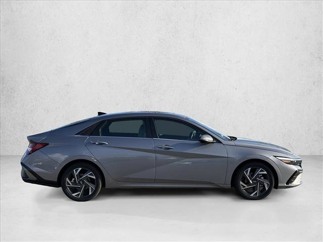 Certified 2025 Hyundai Elantra Limited image 4