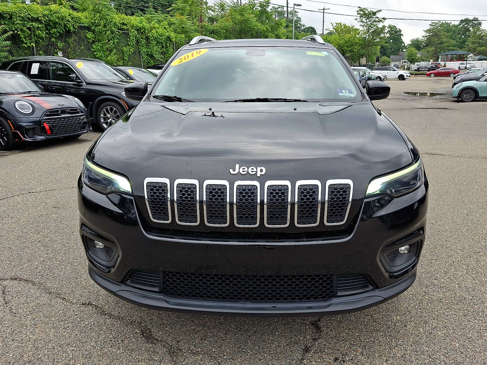 Used 2019 Jeep Cherokee Latitude Plus AWD/4WD image 2