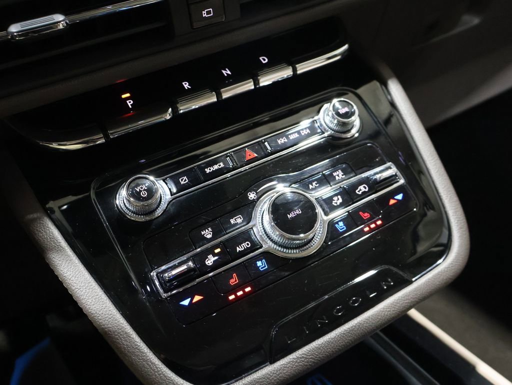 Used 2022 Lincoln Corsair Reserve w/ Equipment Group 201A image 28