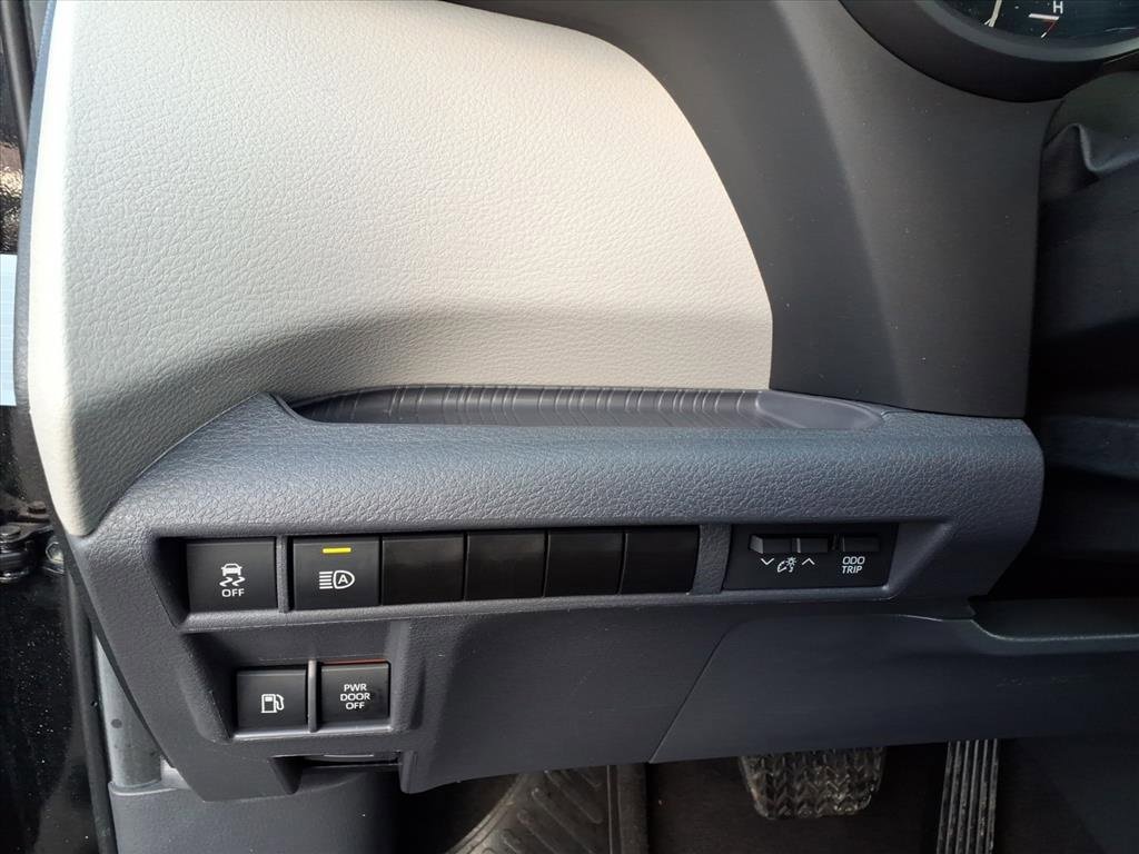 Used 2024 Toyota Sienna LE image 29