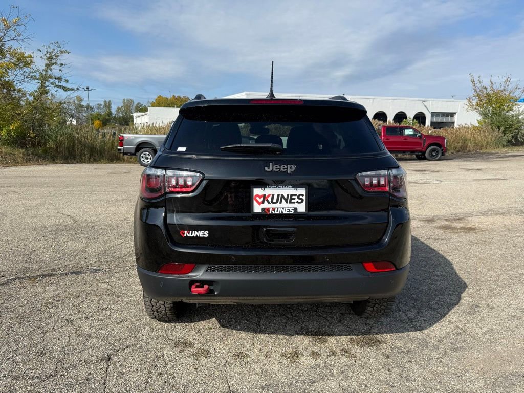 Used 2024 Jeep Compass Trailhawk AWD/4WD image 9