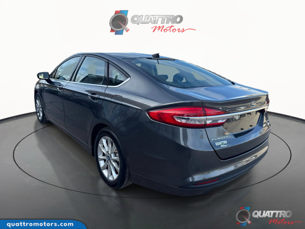 Used 2017 Ford Fusion SE image 4