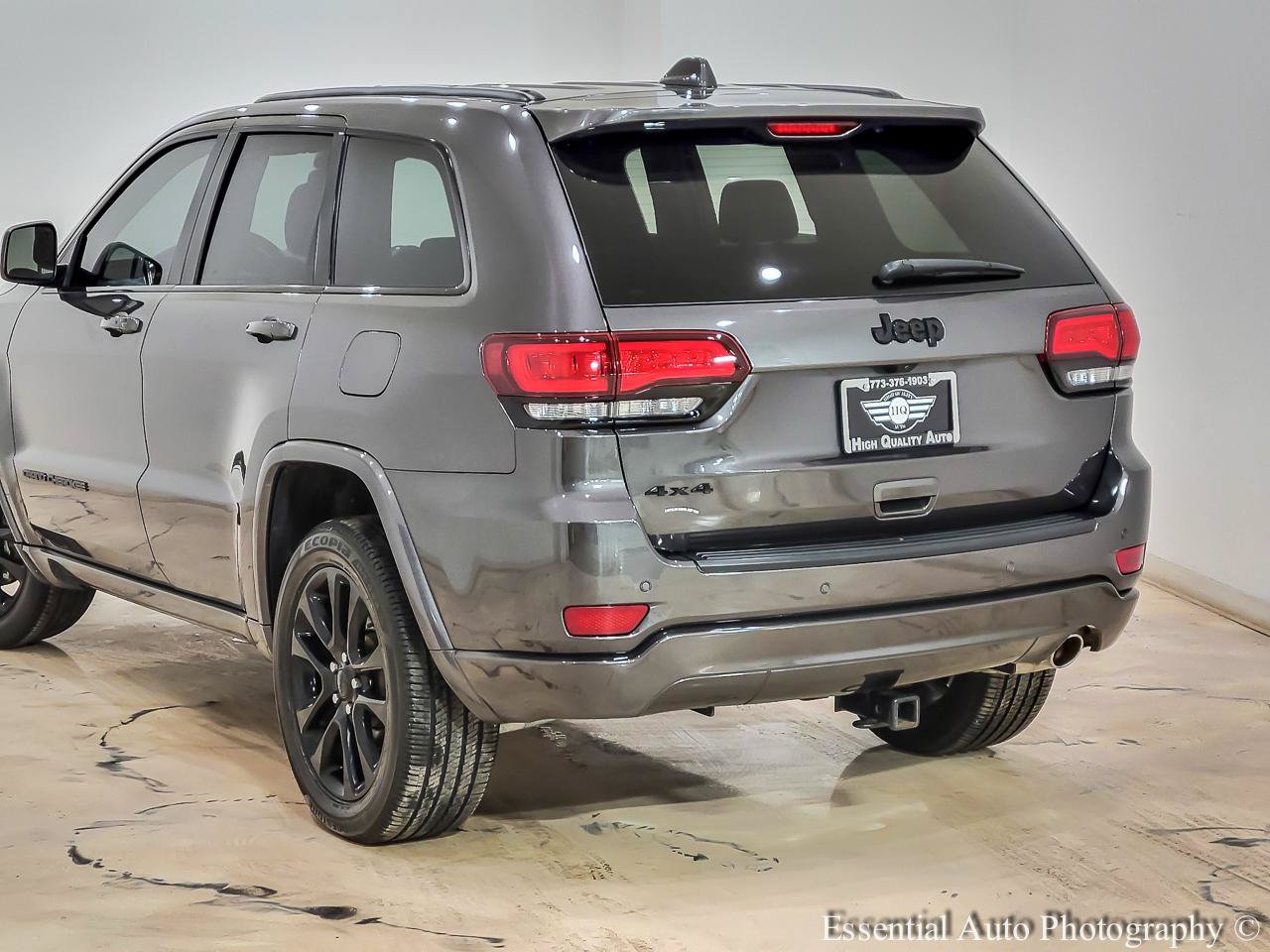 Used 2021 Jeep Grand Cherokee Laredo X AWD/4WD image 9