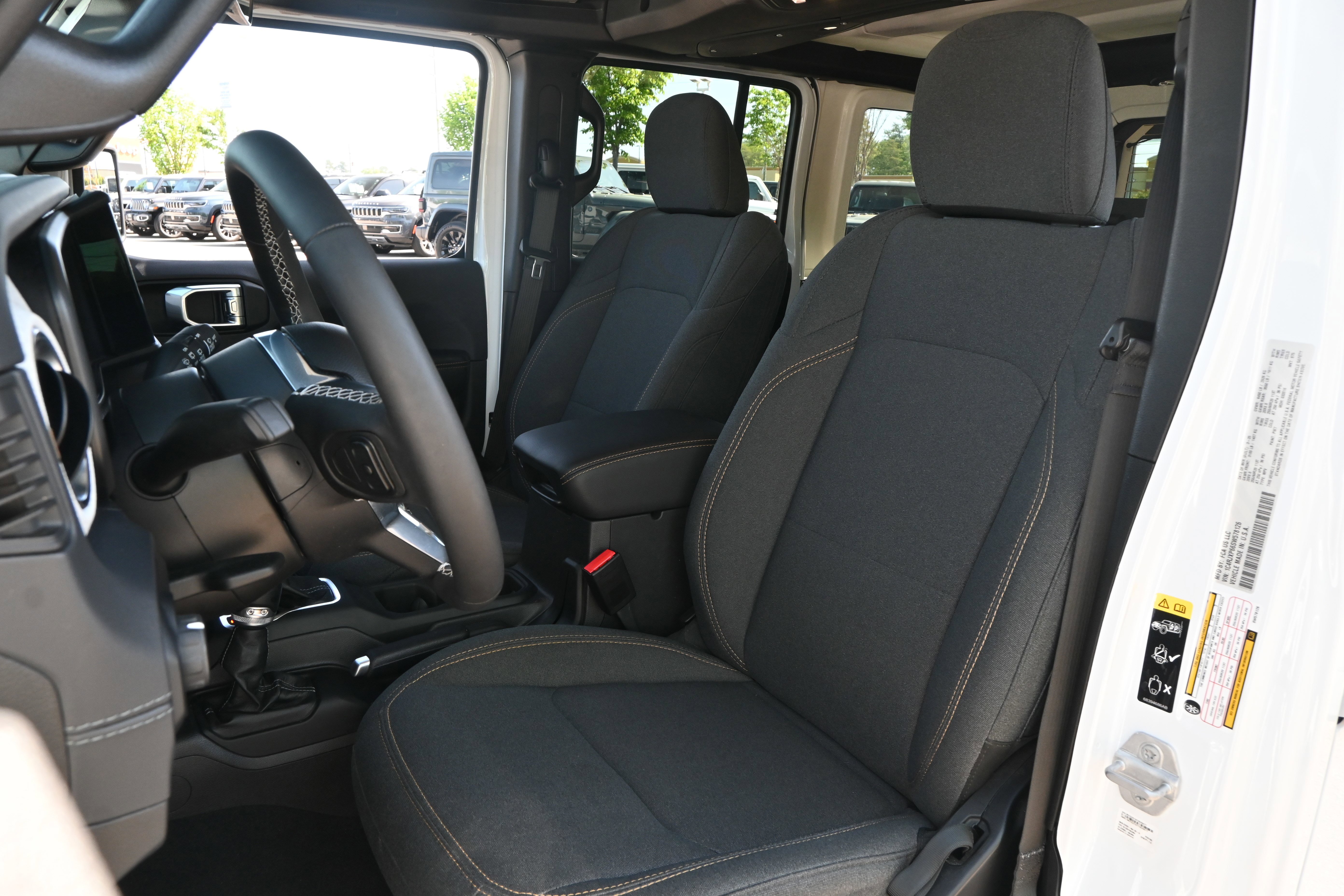 Used 2025 Jeep Wrangler Unlimited Sahara AWD/4WD image 16