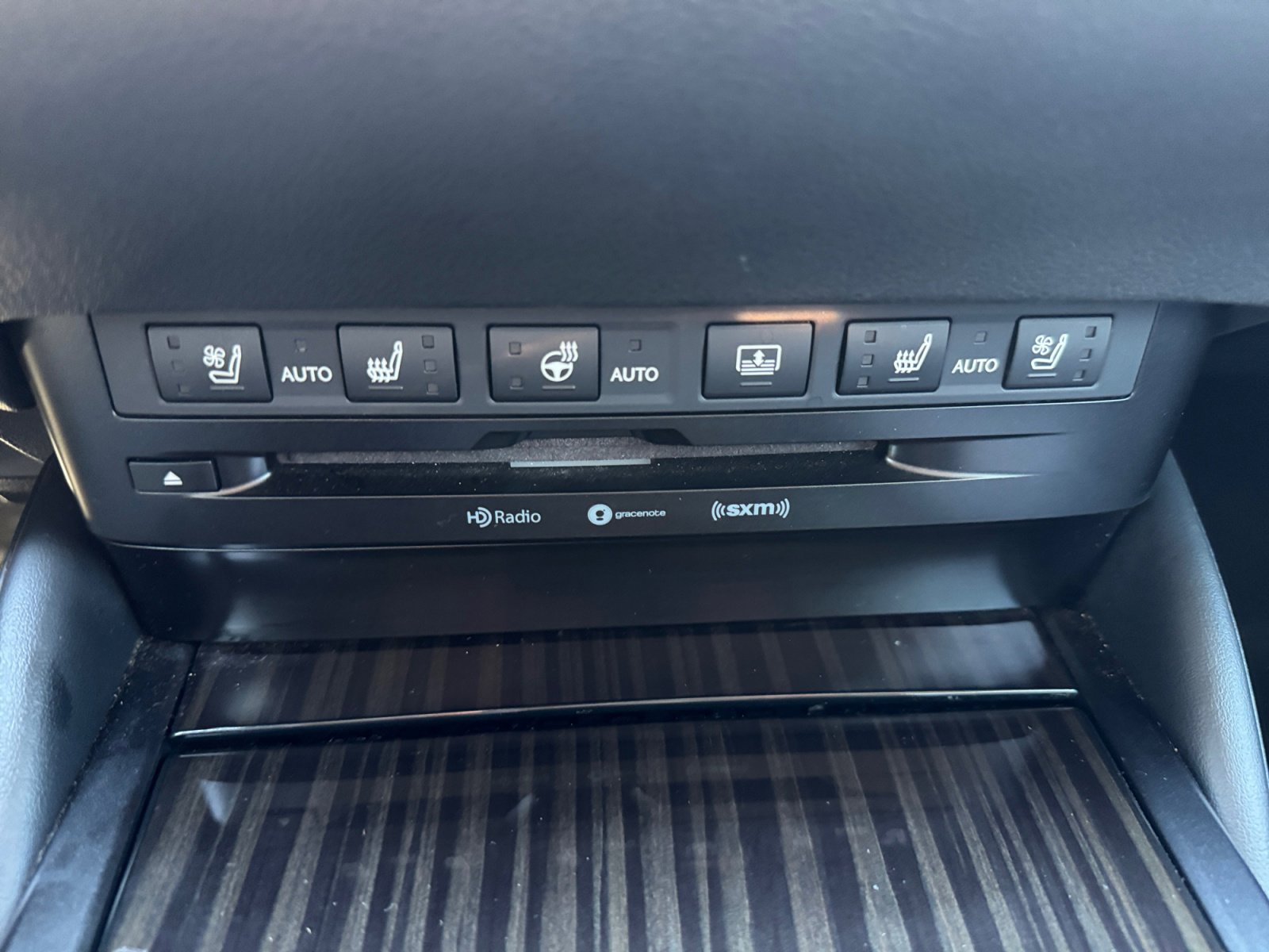 Used 2019 Lexus ES 300h w/ Luxury Package image 31