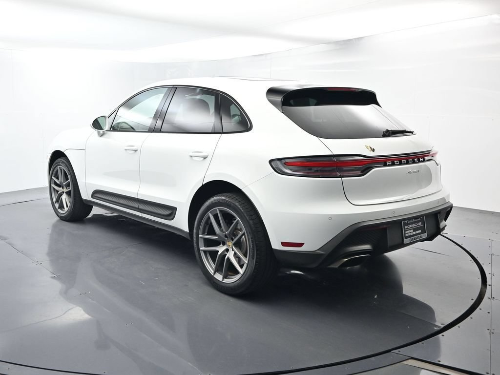 Certified 2025 Porsche Macan AWD/4WD image 3