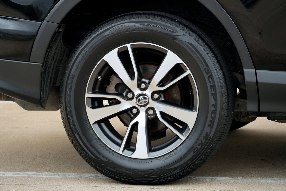 Used 2016 Toyota RAV4 XLE w/ Convenience Package FWD image 30
