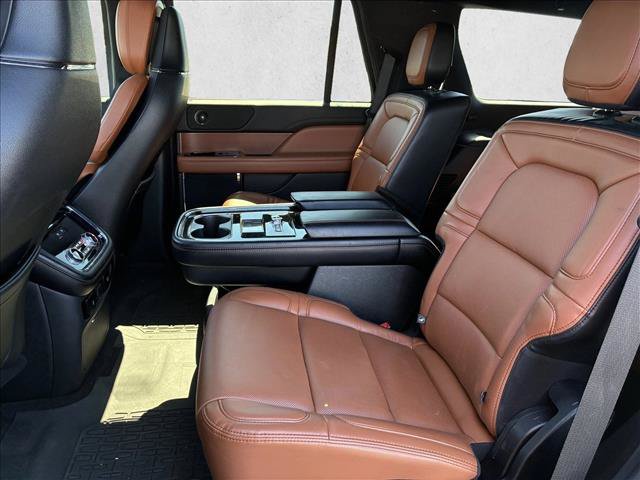 Used 2020 Lincoln Navigator Reserve AWD/4WD image 13