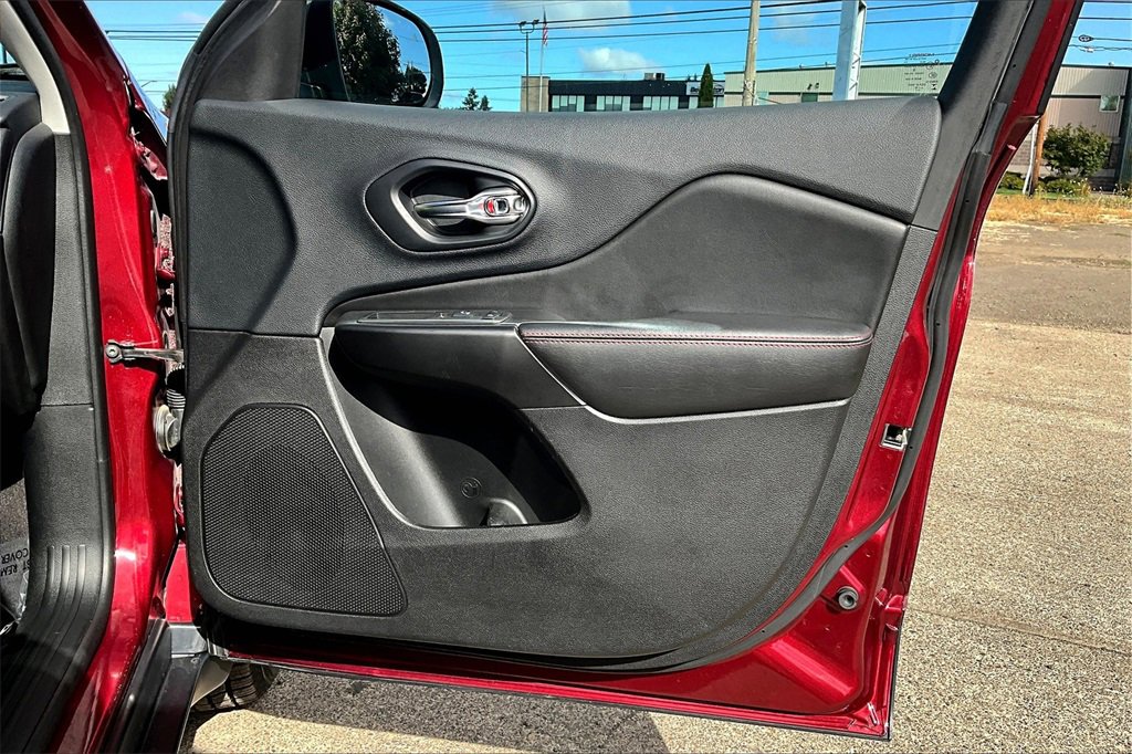 Used 2019 Jeep Cherokee Trailhawk image 24