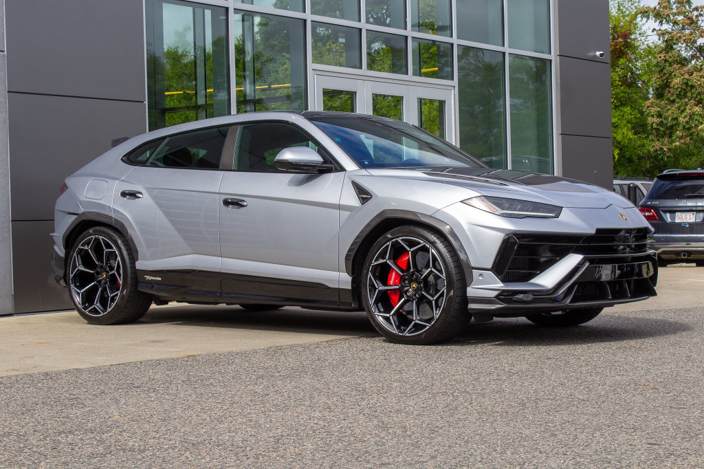 Used 2024 Lamborghini Urus Performante AWD/4WD image 3