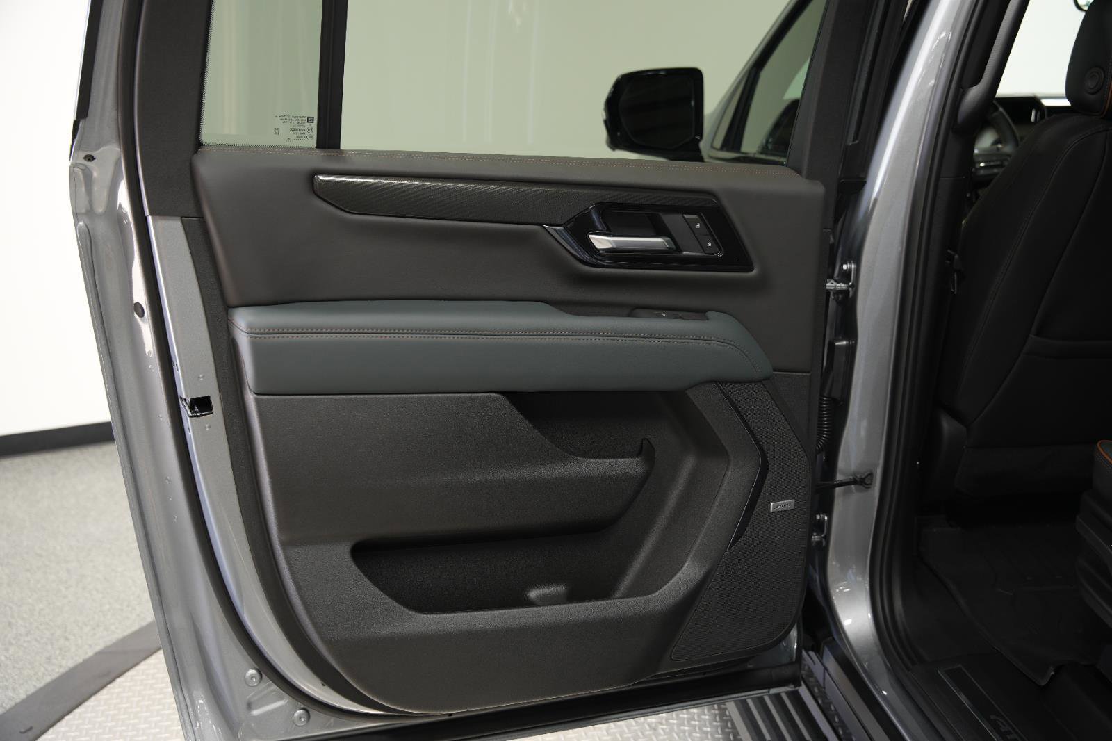 New 2026 GMC Yukon XL AT4 w/ AT4 Premium Plus Package AWD/4WD image 24