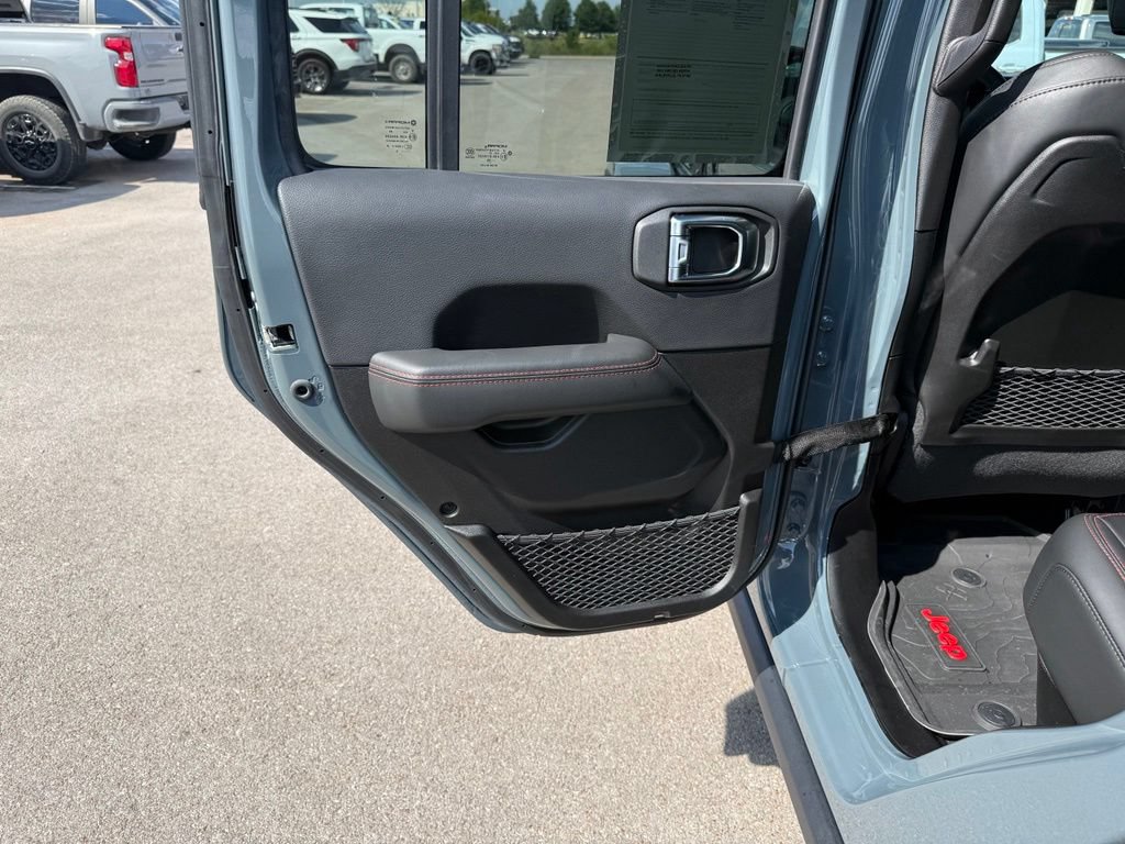 Used 2025 Jeep Gladiator Rubicon AWD/4WD image 11