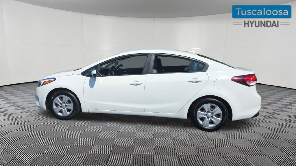 Used 2017 Kia Forte LX FWD image 4