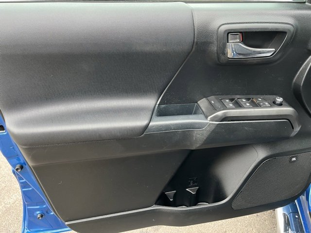 Used 2017 Toyota Tacoma TRD Sport image 11