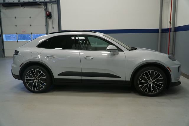 New 2026 Porsche Macan 4 Electric AWD/4WD image 11