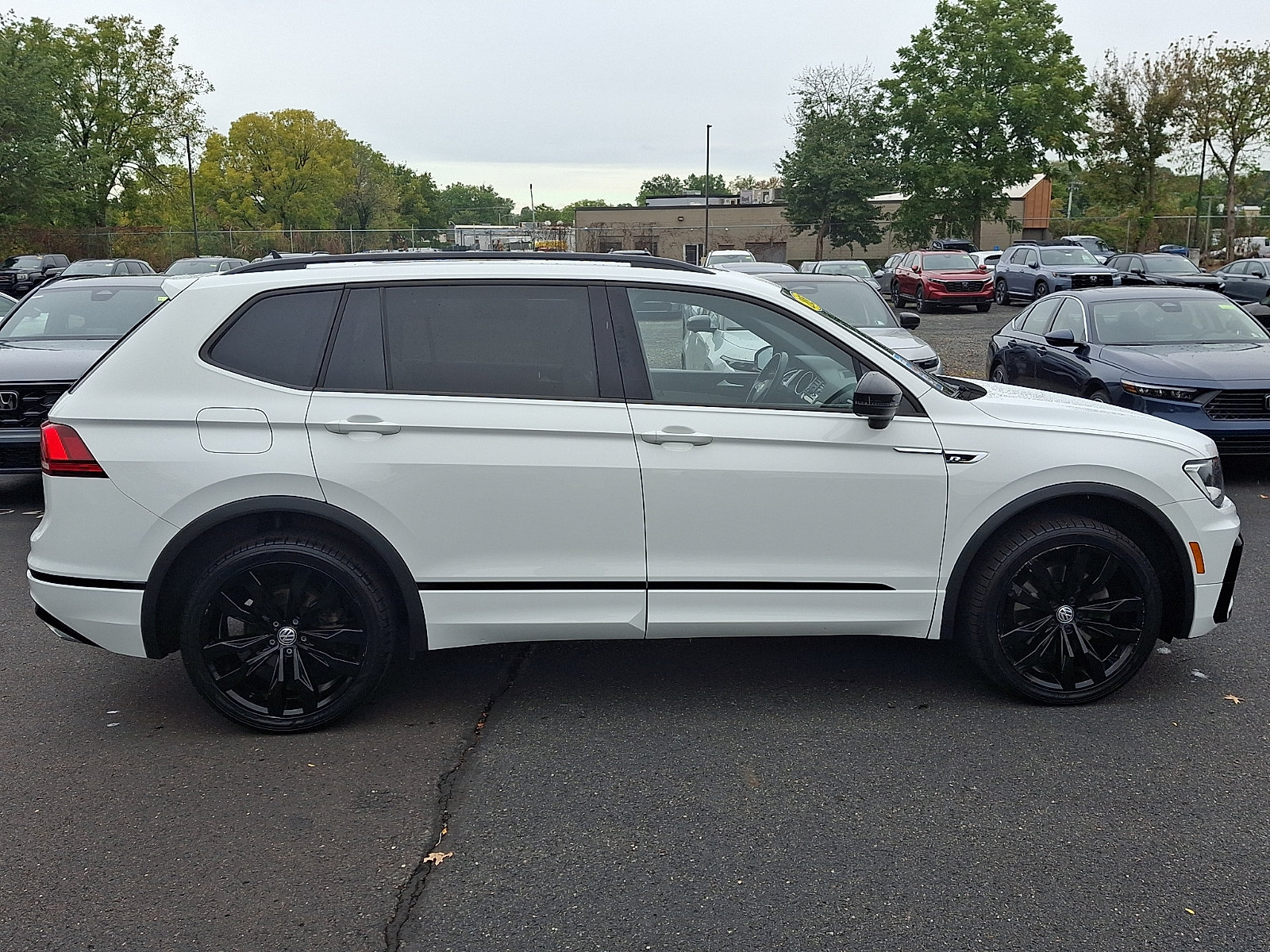 Used 2020 Volkswagen Tiguan SE R-Line AWD/4WD image 7