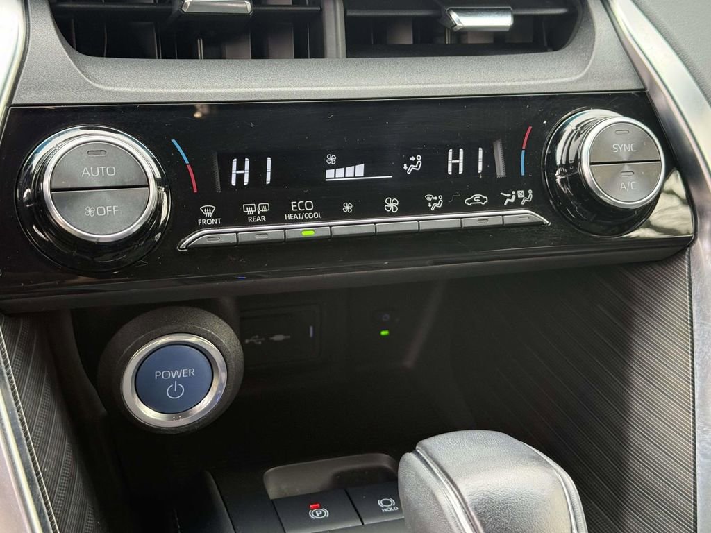 Used 2022 Toyota Venza XLE image 20