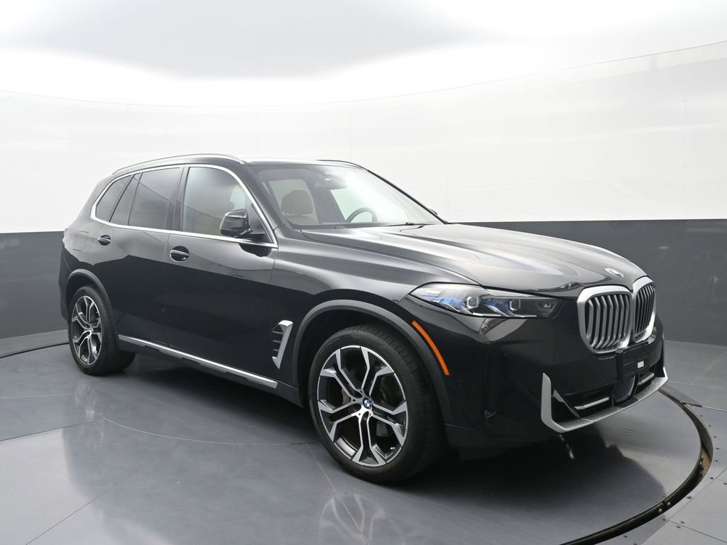 Used 2024 BMW X5 xDrive40i w/ Premium Package AWD/4WD image 3
