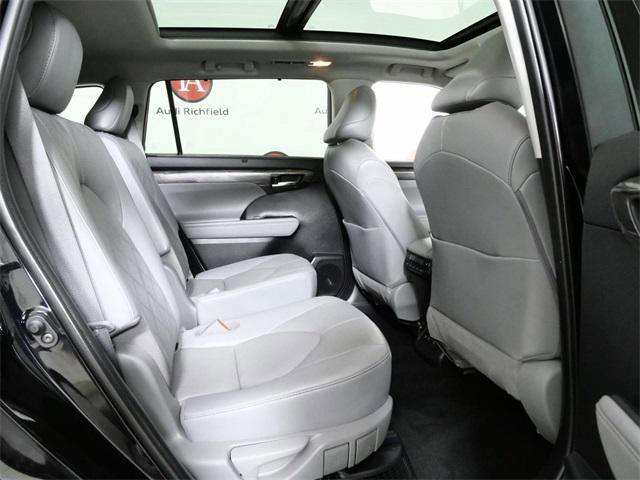 Used 2020 Toyota Highlander Limited Platinum image 13