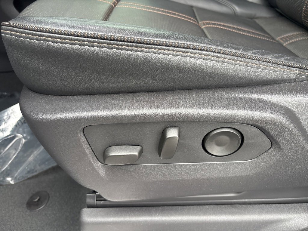 Used 2024 Chevrolet Silverado 1500 High Country w/ Technology Package image 21