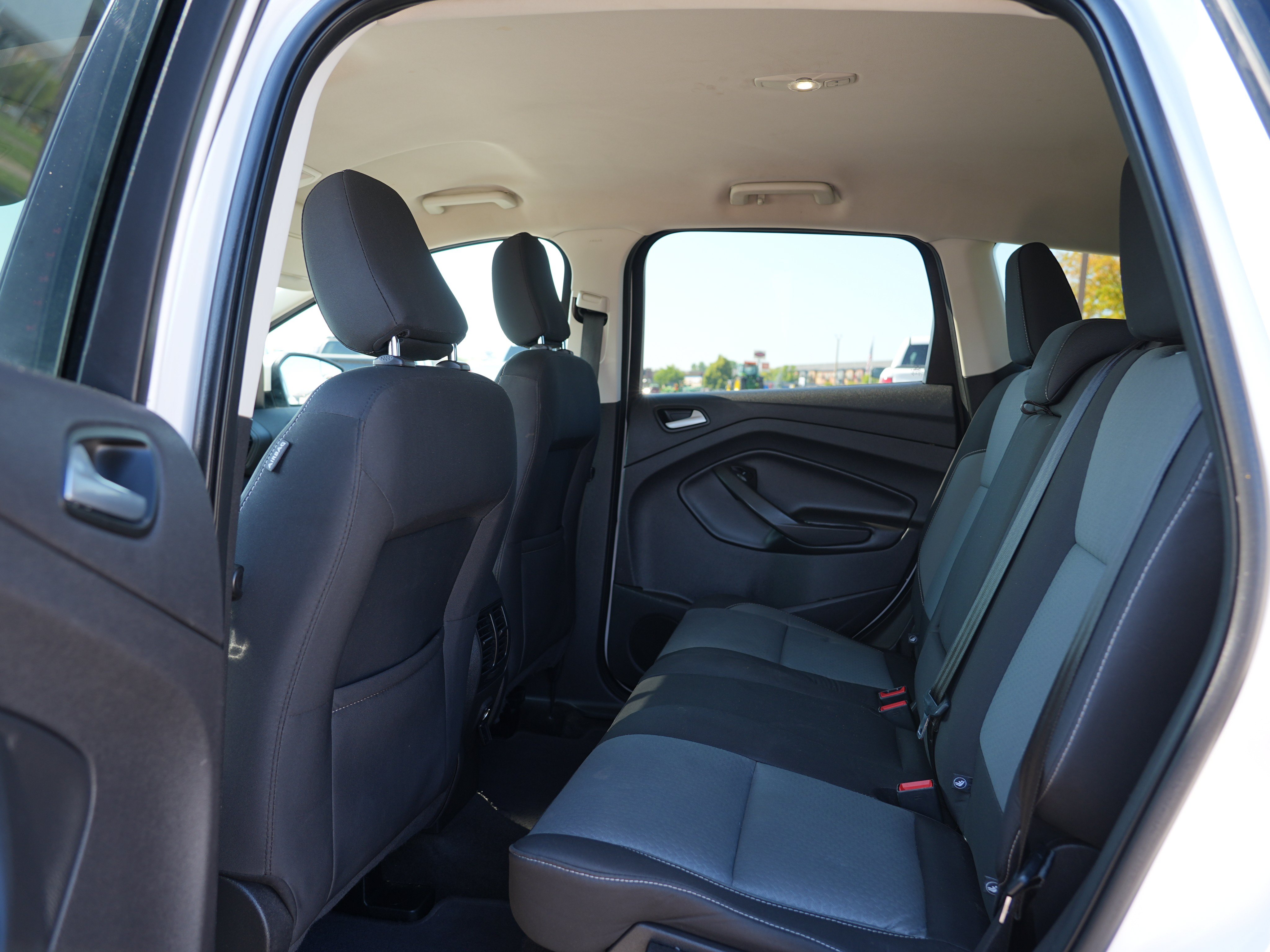 Used 2018 Ford Escape SE w/ SE Sync 3 Package AWD/4WD image 18
