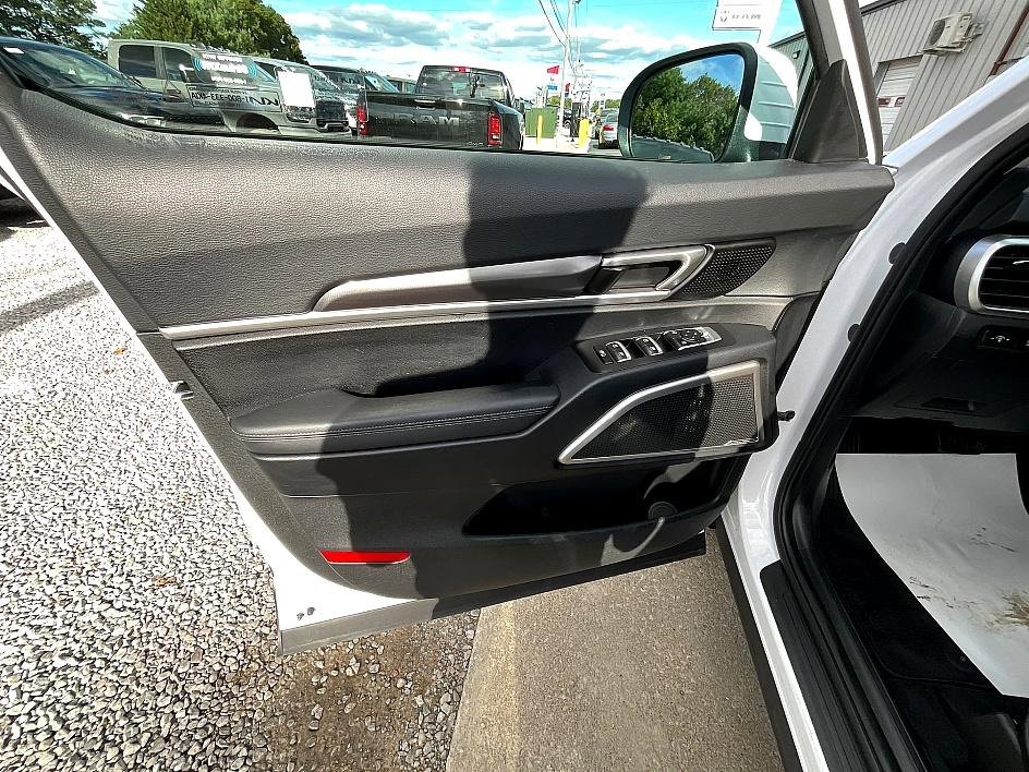 Used 2023 Kia Telluride LX image 13
