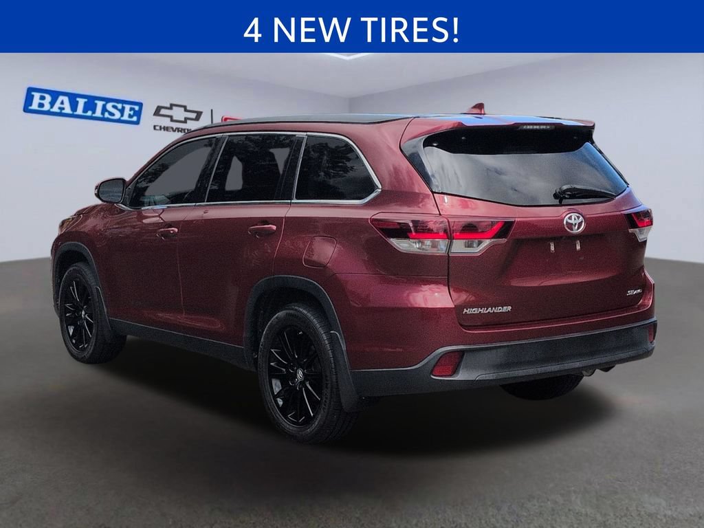 Used 2019 Toyota Highlander SE w/ Carpet Mat Package (TMS) AWD/4WD image 6