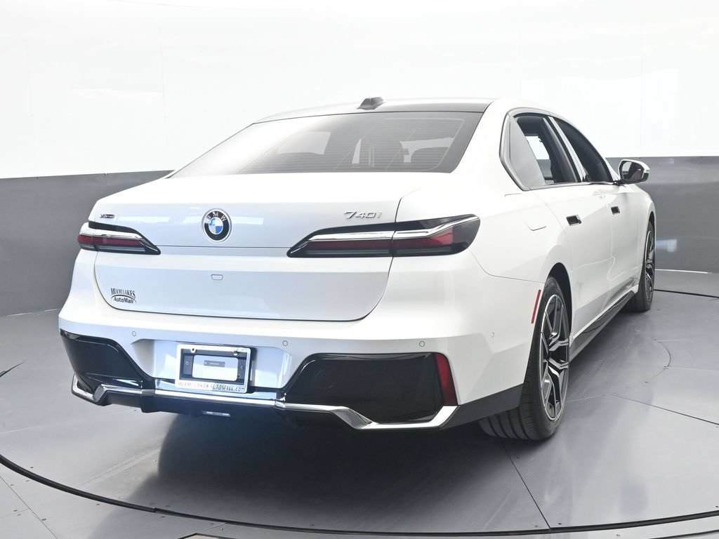 Used 2025 BMW 740i xDrive AWD/4WD image 5